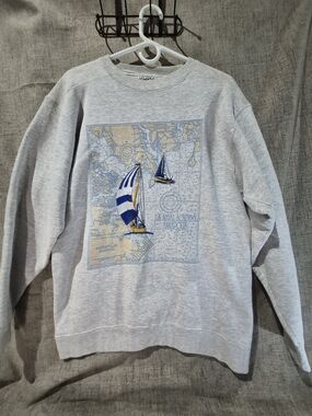 VintageMen's Light Gray Crewneck Sweatshirt with Blue & Yellow Sailboat Graphic